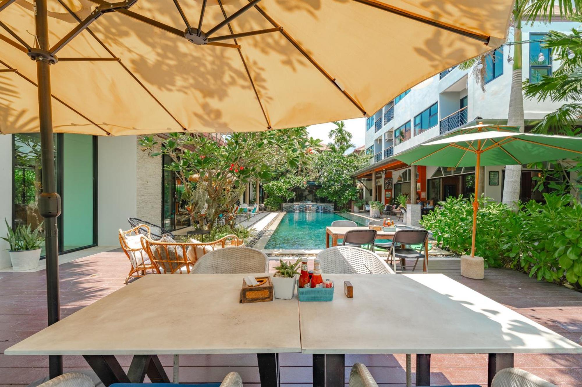 Coco Paradiso Phuket Bagian luar foto