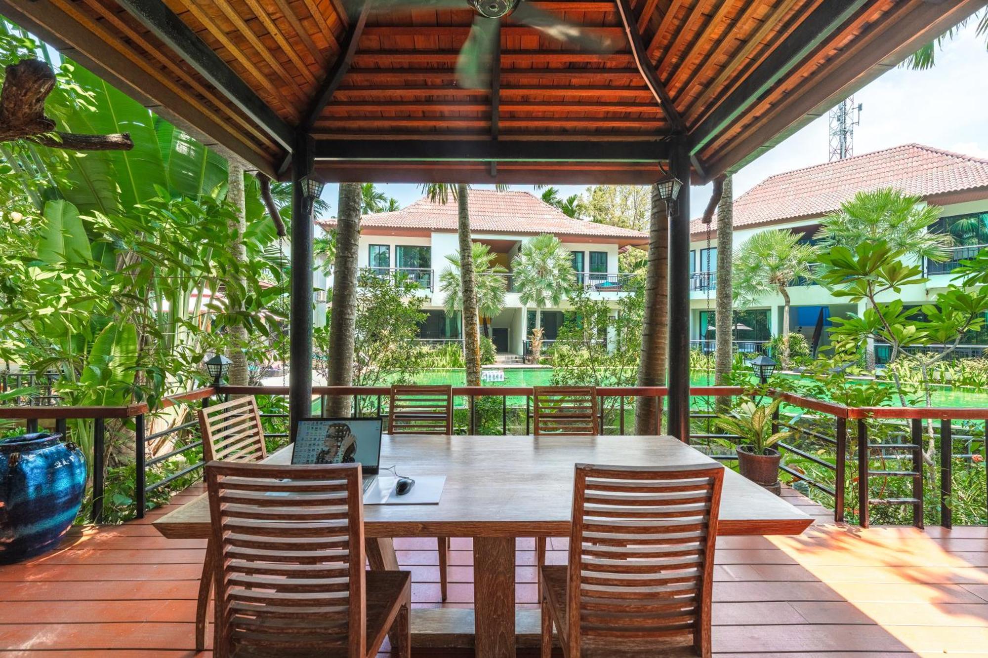 Coco Paradiso Phuket Bagian luar foto